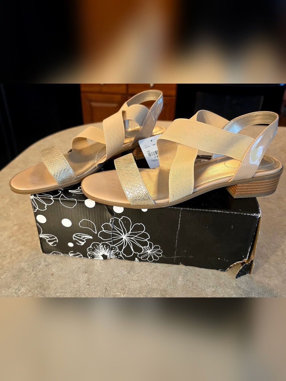 East 5th Adena Sandals Sz 11